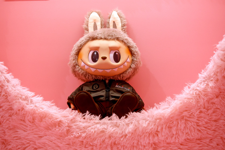 Выставка дизайнерской игрушки «Super Toys. Искусство внутри» на территории арт-кластера «Кристалл 1901» в Москве