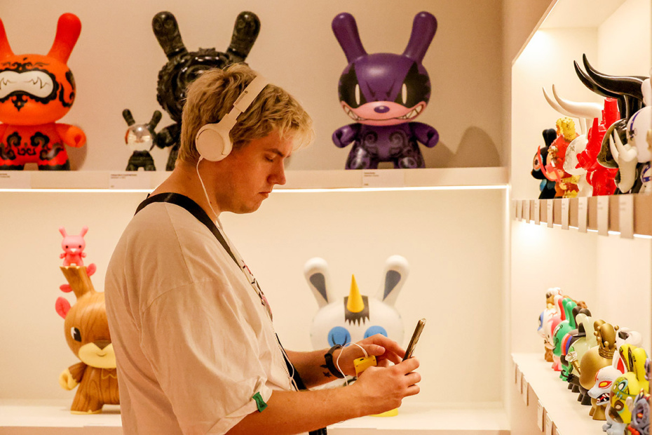 Выставка дизайнерской игрушки «Super Toys. Искусство внутри» на территории арт-кластера «Кристалл 1901» в Москве