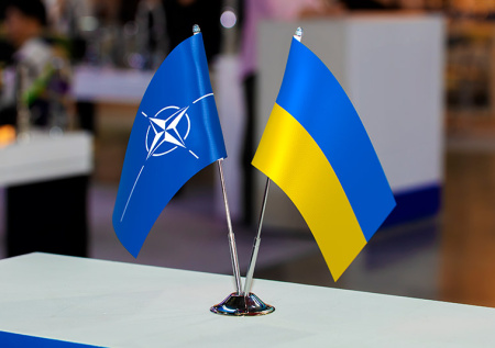 НАТО обвинили в использовании Украины для ослабления России