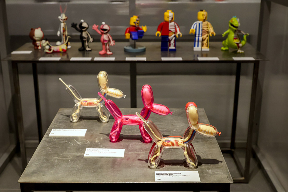 Выставка дизайнерской игрушки «Super Toys. Искусство внутри» на территории арт-кластера «Кристалл 1901» в Москве