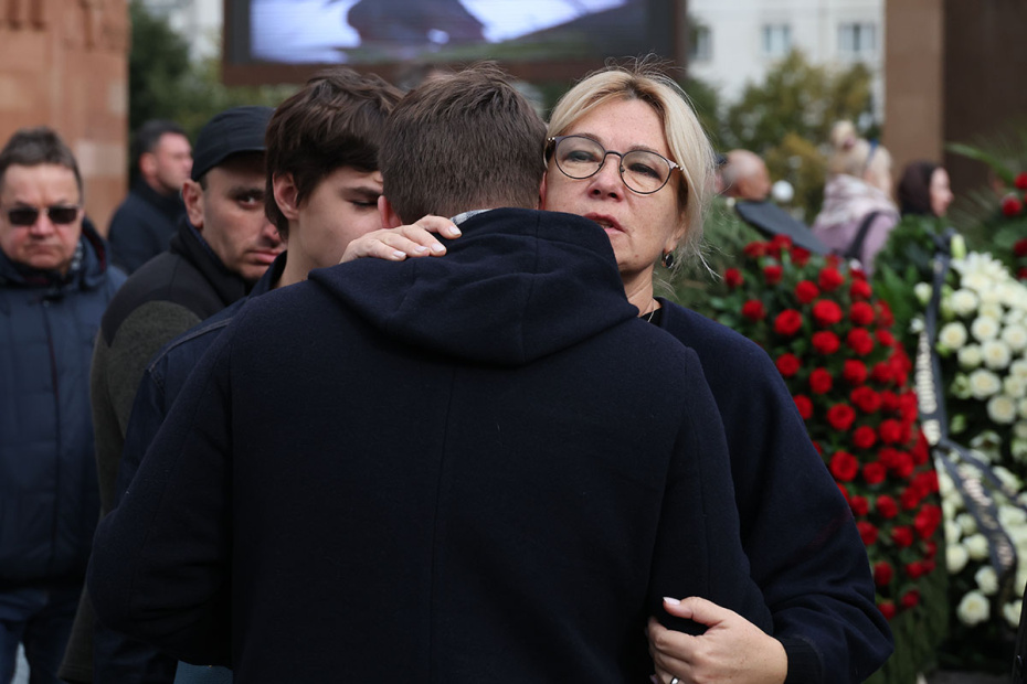 Прощание с заслуженным артистом РФ режиссером, телеведущим Тиграном Кеосаяном в Армянской церкви на Олимпийском проспекте