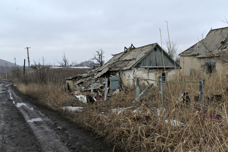 Жилые дома, разрушенные в результате обстрелов в Марьинке