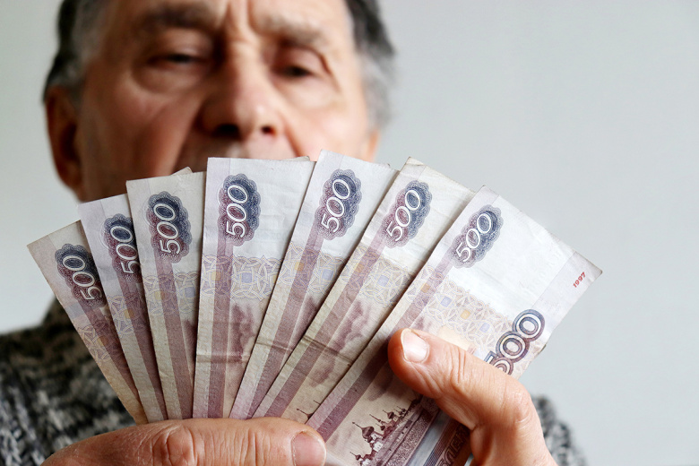 ВЦИОМ: 30% россиян считают, что начинать копить на пенсию нужно до 25 лет