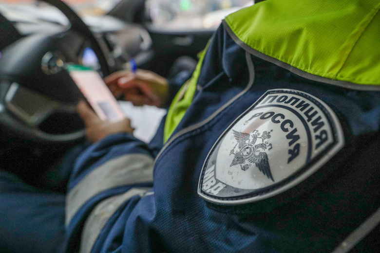 Когда менять резину по закону: новые правила и штрафы в 2025 году