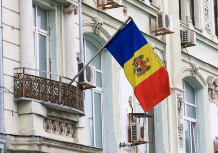 Оппозиция вырвалась вперед на парламентских выборов в Молдавии