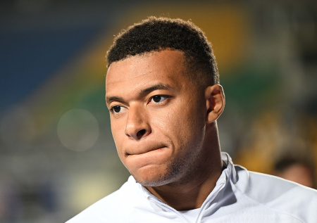 Суперзвезда «Реала» вернулся в Испанию с тайной возлюбленной