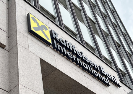 Raiffeisen Bank столкнулся с трудностями при продаже доли в России