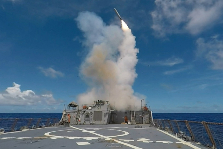 Запуск ракеты Tomahawk с эсминца USS Stethem (DDG 63) класса
