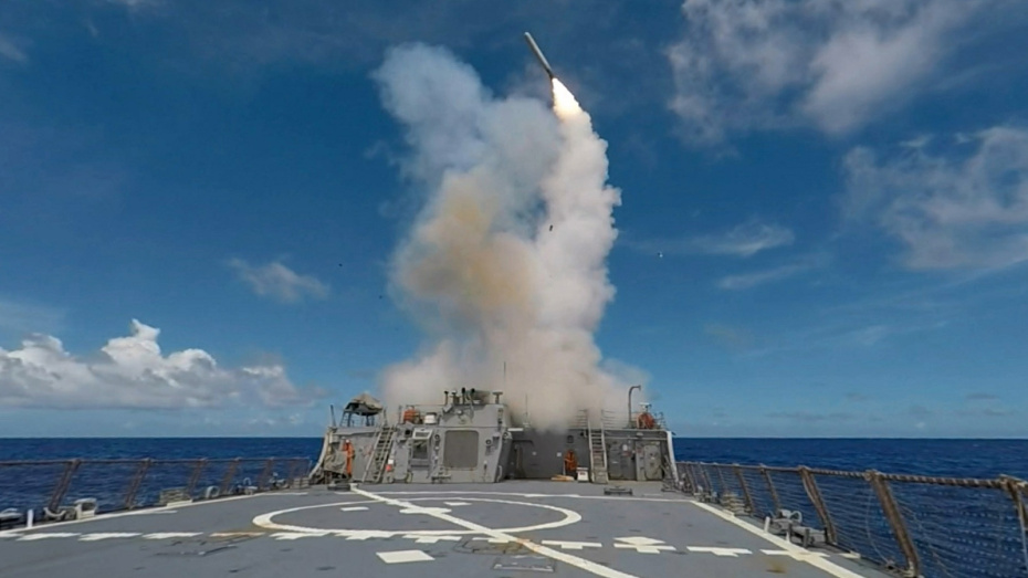 Запуск ракеты Tomahawk с эсминца USS Stethem (DDG-63)