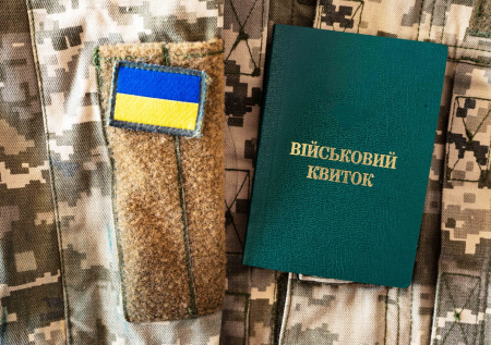 Перенесшему инсульт экс-депутату Харьковской рады вручили повестку