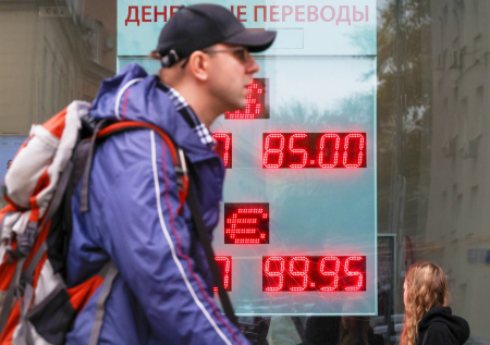 Рубль вновь упадет? Курс сегодня, 2 октября, что с долларом, евро и юанем