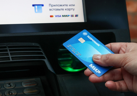 Финэксперт оценил идею ввести НДС на операции по картам