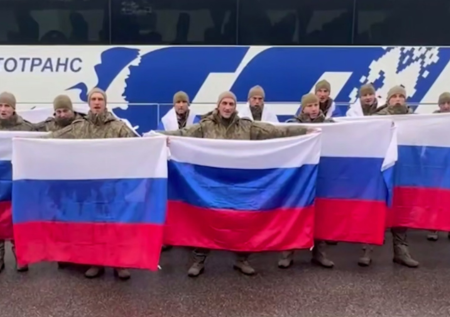 Борт с освобожденными из украинского плена бойцами ВС РФ сел в Подмосковье