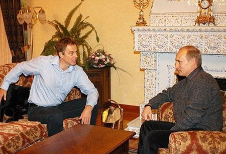 «В пижамах кофе пили»: Путин об отношениях с Блэром