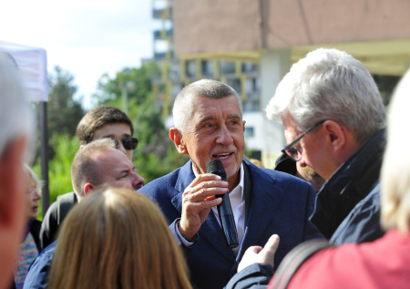 Оппозиция лидирует на выборах в чешский парламент