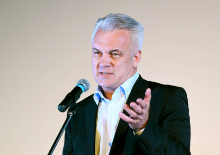 Отъезд в Британию, слова об Украине, ипотека: как живет Анатолий Котенев