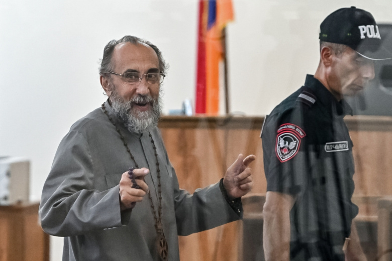 Архиепископ Микаэл Аджапахян