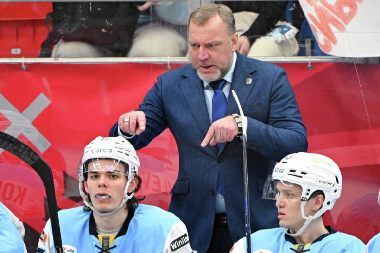 Вадим Епанчинцев (на втором плане)