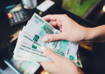Работодателям напомнили об ответственности за задержку зарплат