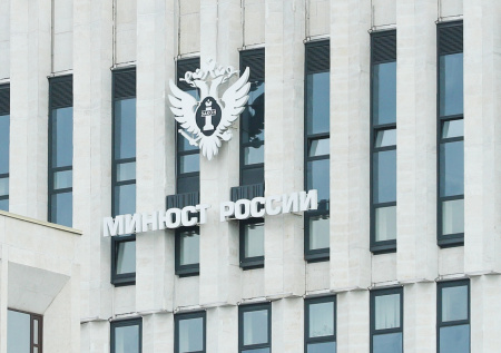 Покупавшую витамины для ВСУ экс-мундепа Москвы признали иноагентом