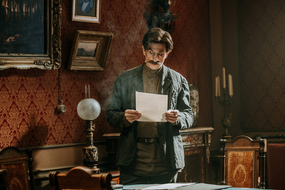 Тимофей Окроев в сериале «Хроники русской революции»