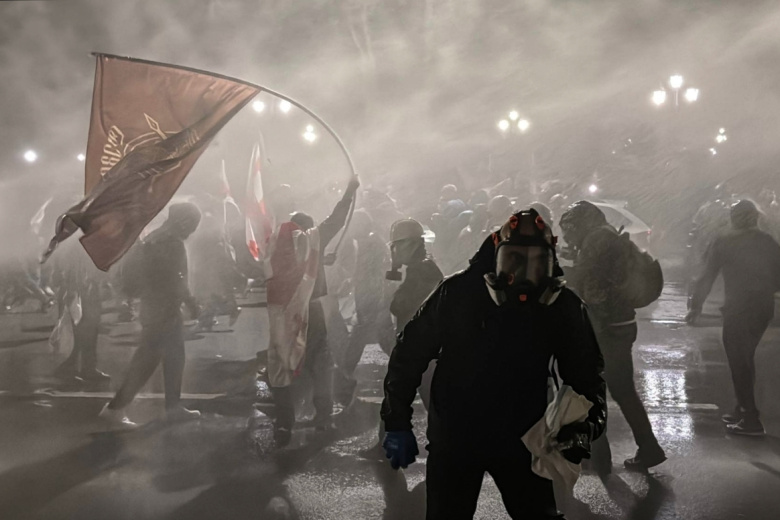 Стычки участников митинга оппозиции с полицией в Тбилиси