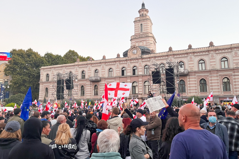 Митинг оппозиции в день муниципальных выборов в Тбилиси