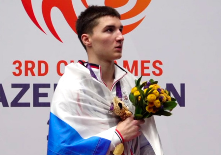 «Играл гимн России»: юный боксер растрогался после победы на Играх СНГ