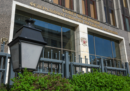 В Совфеде назвали показными слова Зеленского о прекращении огня