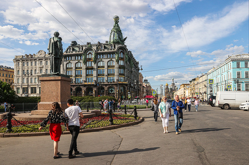 Невский проспект в Санкт-Петербурге