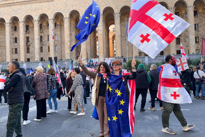 Митинг оппозиции в день муниципальных выборов в Тбилиси