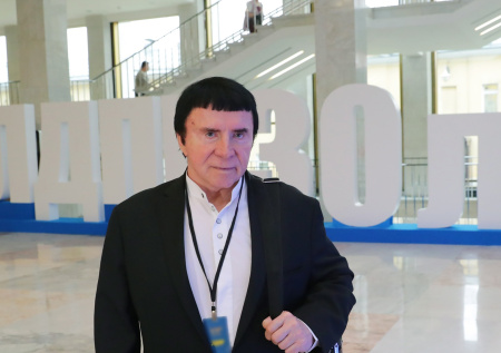 Рак, суды, драки, телемагия: где сейчас экстрасенс Анатолий Кашпировский