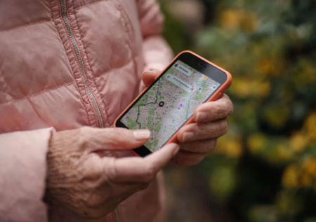 Пожилым людям предложили использовать GPS-трекеры
