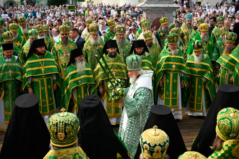 Патриарх Московский и всея Руси Кирилл совершает Божественную литургию, посвященную празднику обретения мощей преподобного Сергия Радонежского