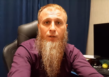 «Водил руками»: дочь многоженца Сухова о подробностях домогательств