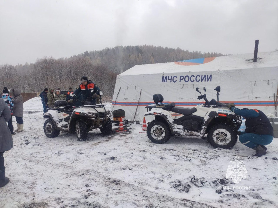 Cотрудники МЧС России на месте поиска семьи Усольцевых в тайге Красноярского края