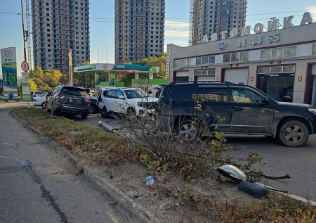Водитель протаранил четыре машины когда объезжал голубя в Хабаровске