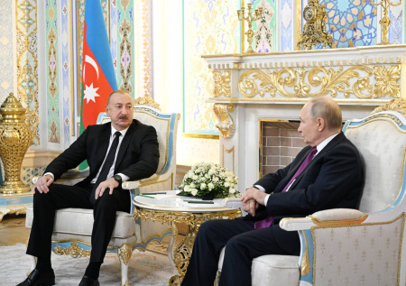 Алиев поблагодарил Путина за информацию по делу о крушении самолета AZAL