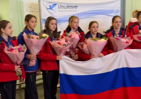 Вернувшихся с Игр стран СНГ гимнасток встретили гимном России
