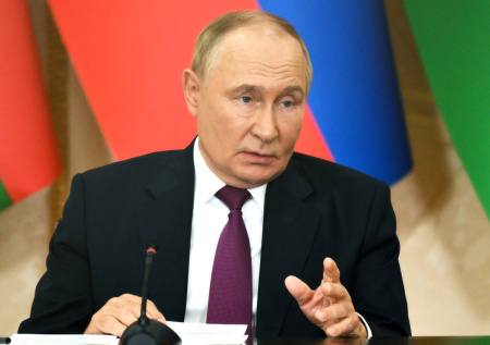 Путин заявил, что время поможет разобраться в ситуации с самолетом AZAL