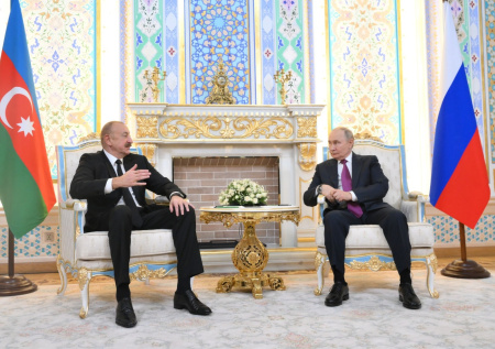 Песков озвучил подробности переговоров Путина и Алиева