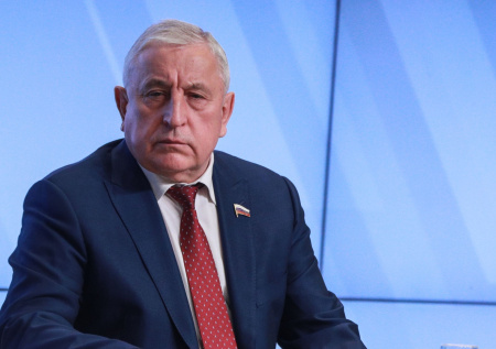 «Увязли в объятиях США»: депутат о мире с Японией при новом премьере