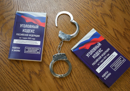 В Красноярске задержали двоих наркокурьеров на электросамокатах