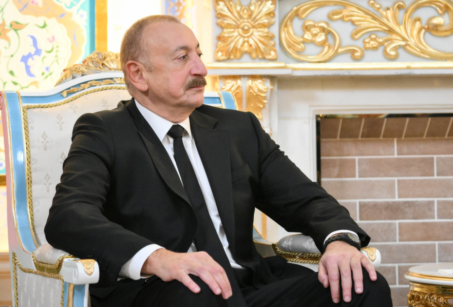 Ильхам Алиев во время встречи с президентом РФ Владимиром Путиным в правительственной резиденции Кохи Сомон