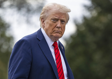 «Не расслабляйся»: Трамп сыграл в гольф под песню на русском языке