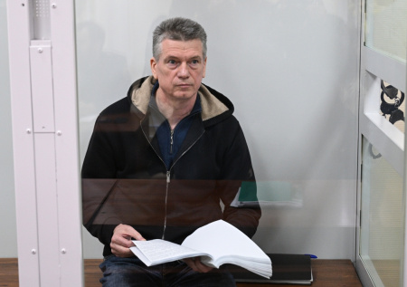 «Вплоть до подвесок»: у экс-кадровика Минобороны отбирают все драгоценности