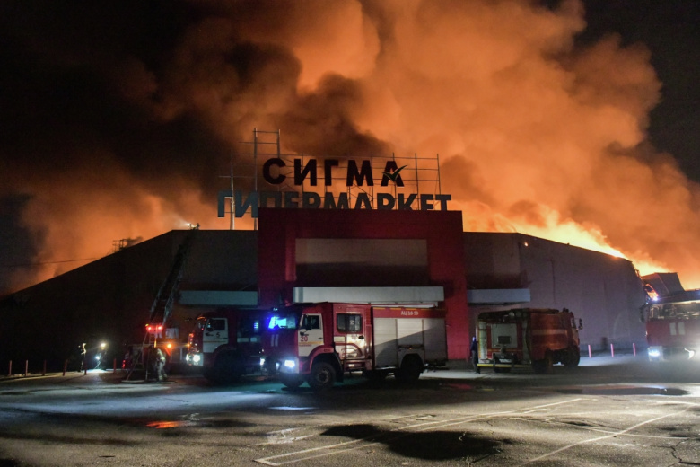 Последствия удара со стороны ВСУ по торговому центру «Сигма» на автомобильной трассе «Славянск — Донецк — Мариуполь» в Макеевке