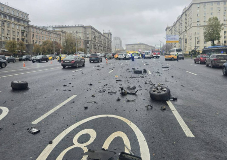 Момент массовой аварии на Кутузовском проспекте в Москве попал на видео