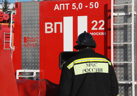 Огонь охватил челябинскую шашлычную посреди дня