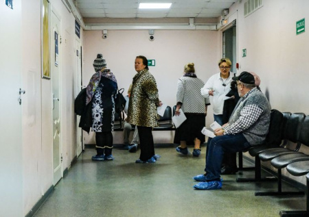 Из-за планов изменить ОМС пациенты срочно обратились к властям. Чего они требуют?